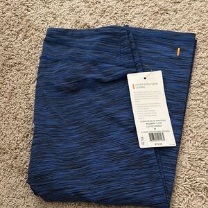NWT size M Lucy Blue Patterned Studio Hatha Capri Leggings